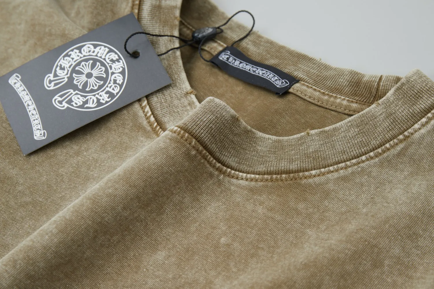 🅿️230 ✨CH✨🆕25SS spring and summer new style Crow ✝ embroidered short-sleeved frame Light luxury essential item for daily commuting for men and women Correct version Welcome to compare Detailed features · 280g 100% pure cotton double yarn jersey fabric · Custom dyed in the same vat, special thickened 32 count double-ply 1X1 thread · Imported Australian pearlescent diamonds✝patterns➕hardware nuts are stamped at high temperature. Ready-made garments are dyed and then faded and fried with snowflakes and frayed. Then washed to make them look old. General washing improves the effect · Double-needle sewing and seam-crossing process · Original main mark washed tag brand moisture-proof paper packaging Color: black/rock coffee/green/red/blue Size: S/M/L/XL
